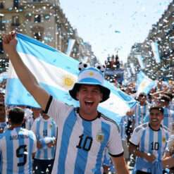 Alternative view of Toyland® Argentina Flag Football Fan Top Hat With 3D Footballs - World Cup, Euros, Olympics, Carnival, Fancy Dress & Argentinian Themed Parties & Celebrations - One Size Adult - 10 Countries To Choose