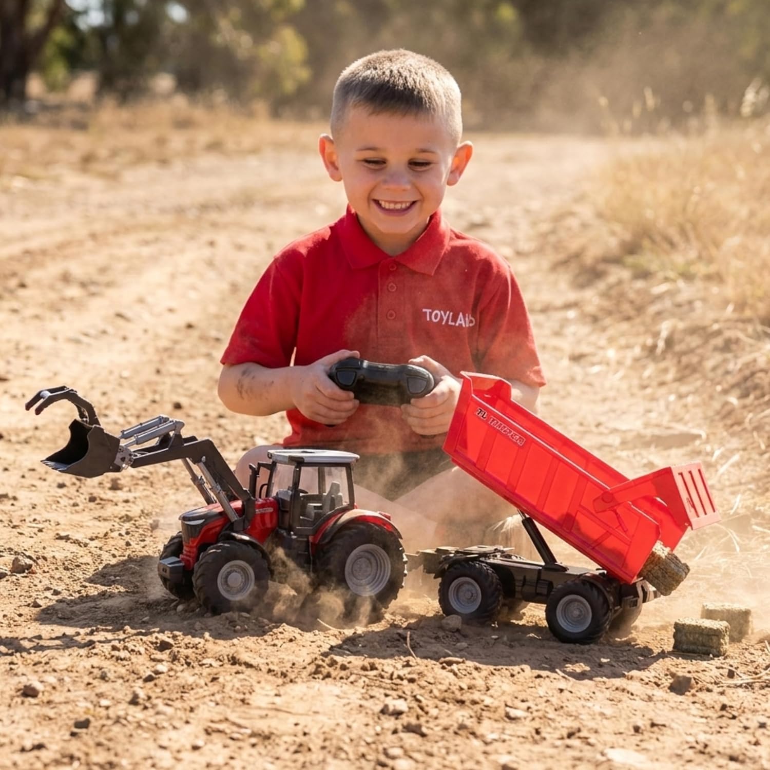 Toyland 1:24 Scale Red Remote Control Tractor With Frontloader, Powered Tipping Trailer & Accessories - Toy Playset with Lights & USB Charging - Rechargable Battery Included - Farm Play Vehicle - Image 7